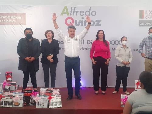 Videos: Más de 500 mamis de Metepec, festejadas por el diputados Alfredo Quiroz